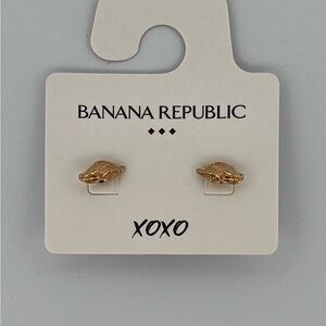 Banana Republic Gold Sea Shell Stud Earrings